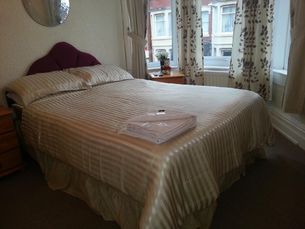 Lynwood Bed & Breakfast Blackpool Room photo